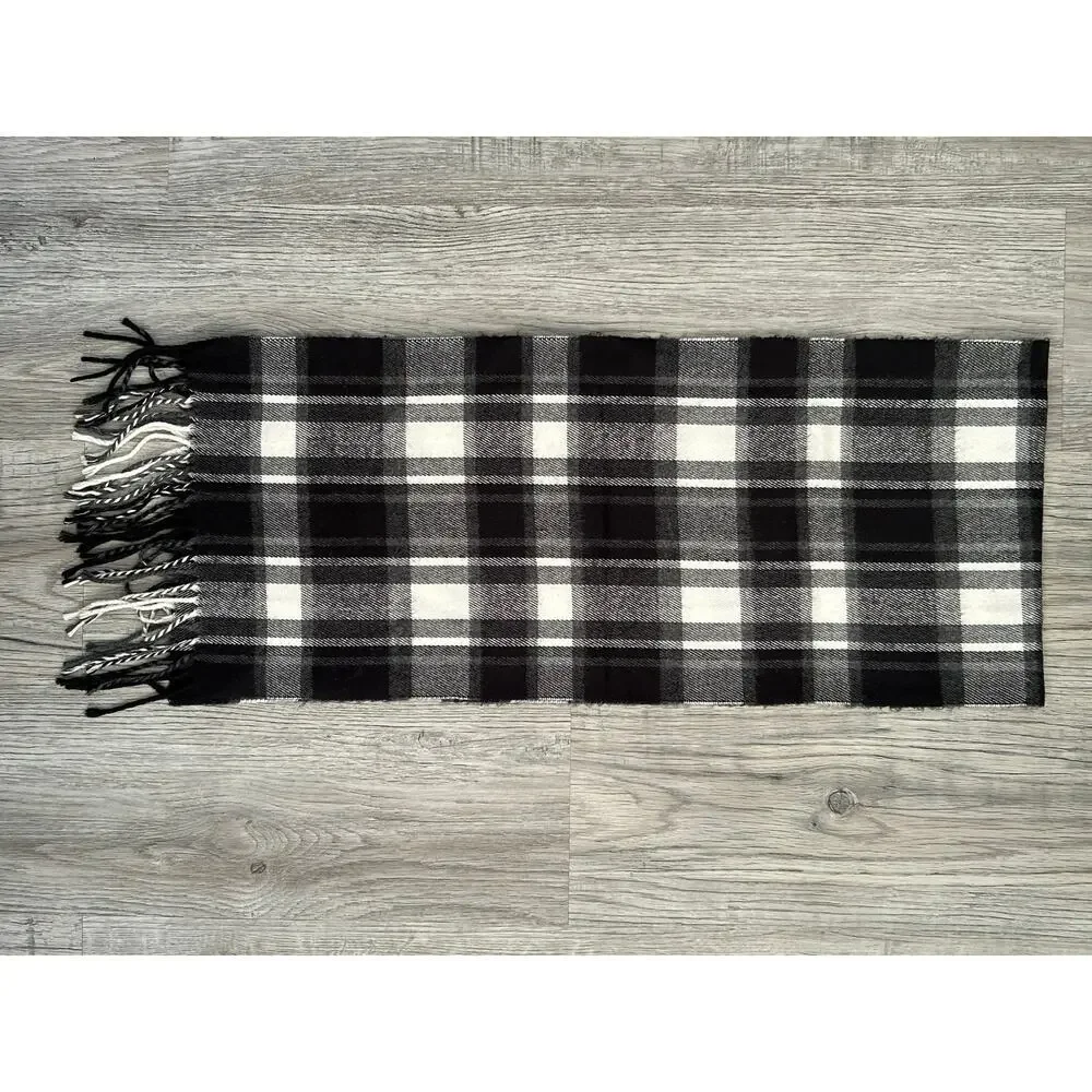 Soft Winter Black and‎ White Checkered Scarf